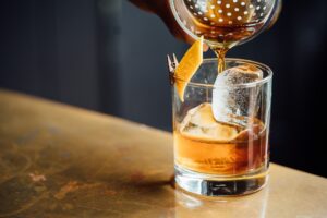 Drinki z whisky - TOP 10 przepisów na sylwestrową imprezę