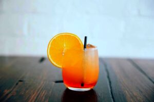 Drinki z wódką i sokiem pomarańczowym - TOP 10 przepisów na sylwestrową imprezę