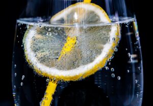 Drinki z ginem – TOP 10 przepisów na sylwestrową imprezę
